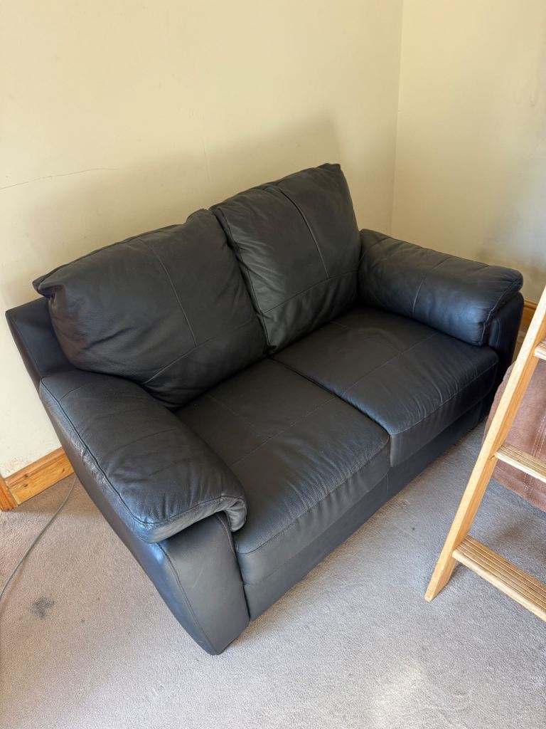 Black leather 2-seater Sofa - Excellent Condition 