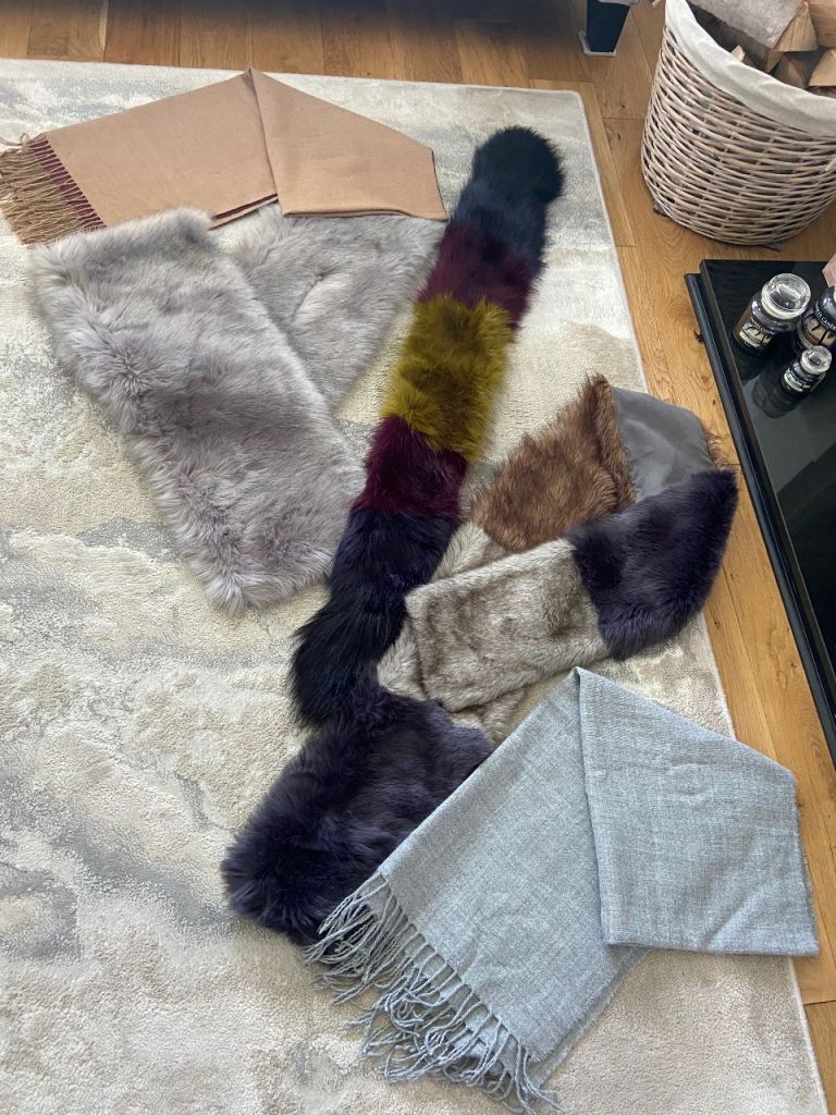 Ladies Faux Fur Stoles/Wraps & Pashminas - (5 Pieces) 