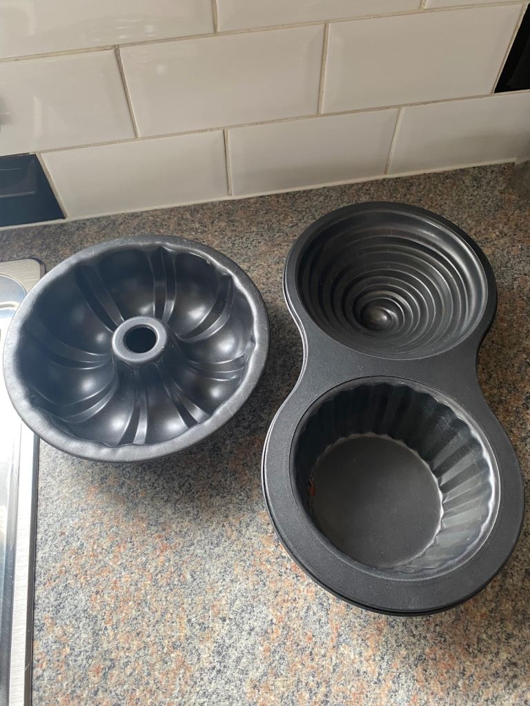 Metal cake tins: doughnut tin and cupcake birthday cake Tin