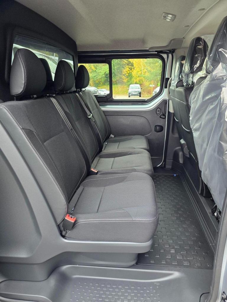 RENAULT TRAFIC LL30 LWB EXTRA SPORT 6 SEAT CREW VAN AUTO GEARBOX  ** BRAND NEW**
