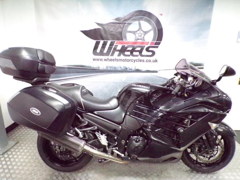 2015 KAWASAKI ZZR1400 WITH SCORPION CANS AND LUGGAGE