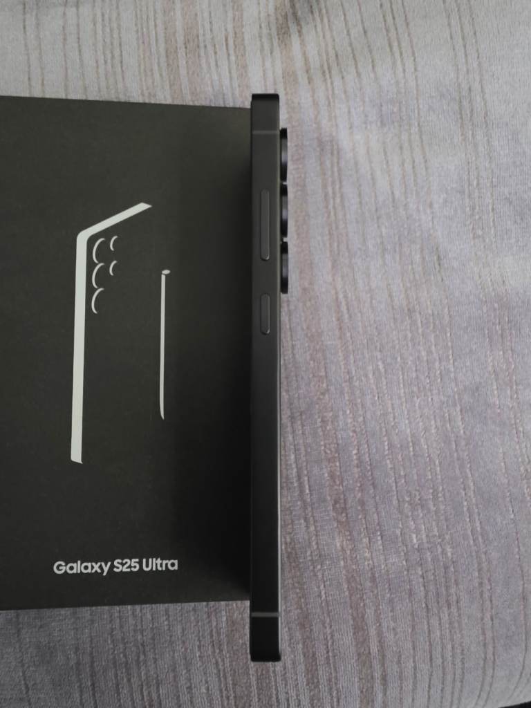 S25 Ultra Unlocked Jetblack- 256GB Bundle, £695.00 for Sale