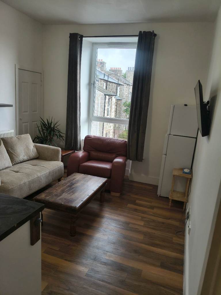 1 Bedroom Top Floor Flat Holland street 