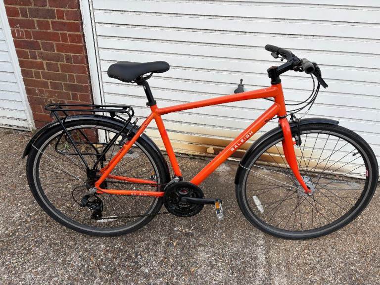 MAN OR LADIES BIKE HYBRID 700c wheels 7x3 gears 20 in frame all aluminum serviced  £135