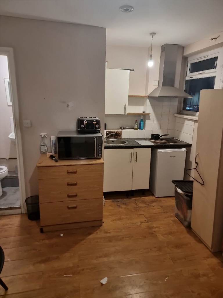 Studio flat to Share in North Finchley