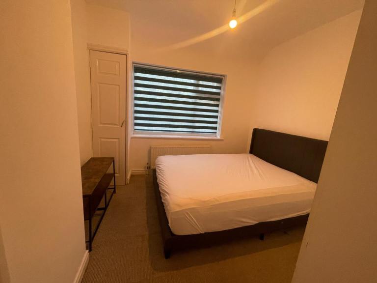 Room to let (Manchester M43)