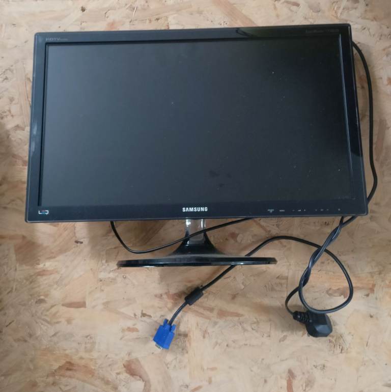 Samsung Computer Monitor - Other House Items - New Paint
