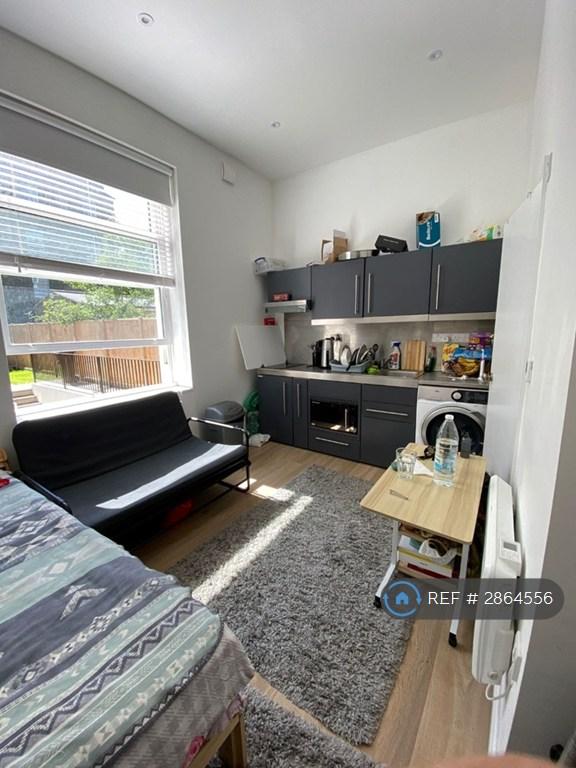 Studio flat in Goulton Road, London, E5 (#2864556)