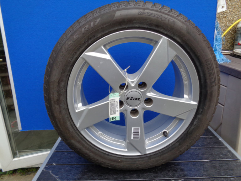 RIAL 17inch x 71/2J WHEEL & TYRE POSSIBLY BRAND NEW.