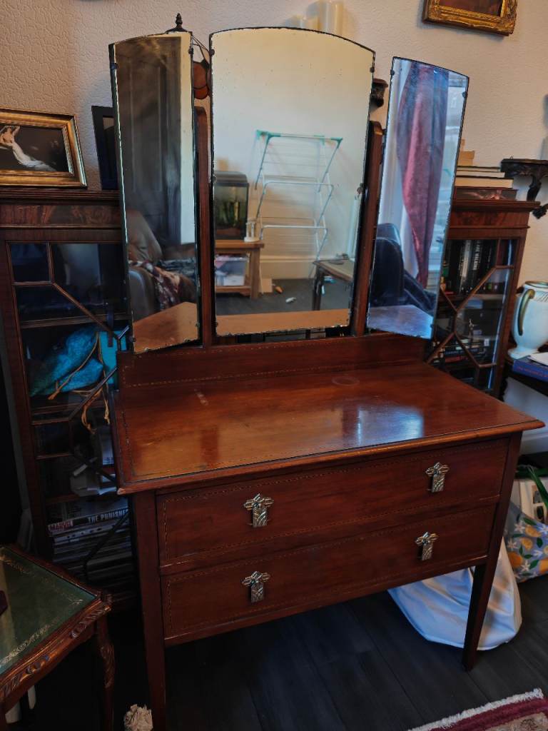Dressing table £20