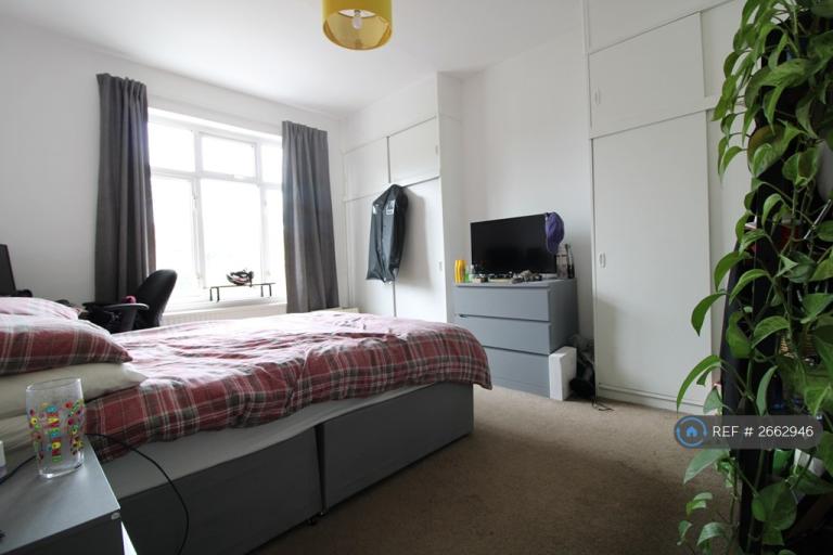 4 bedroom house in Atkins Road, London, SW12 (4 bed) (#2662946)