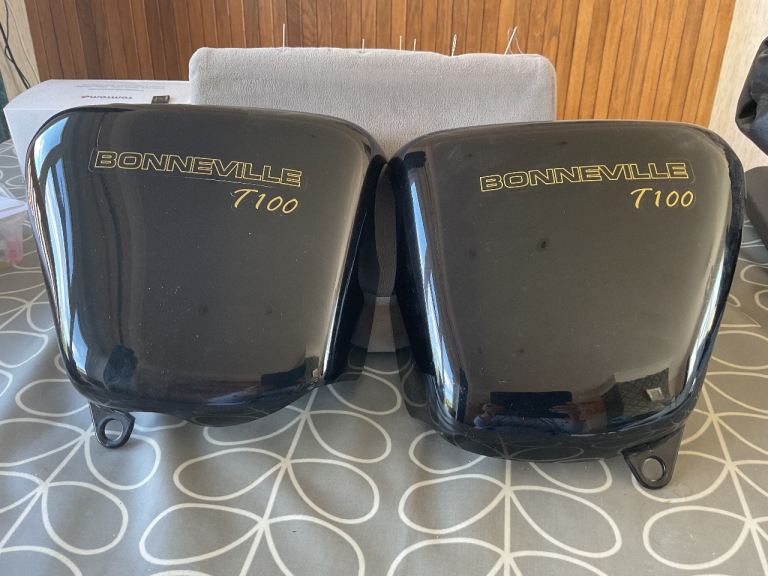 Triumph Bonneville T100 side panels