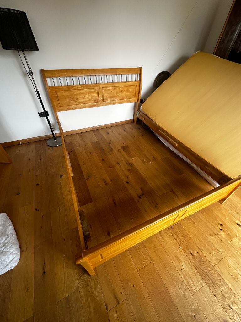 King Size Oak Bed – Great Condition (No Frame)