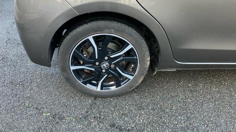 2017 Toyota Yaris 1.33 VVT-i Design 5dr Petrol Hatchback Hatchback Petrol Manual