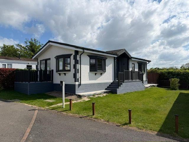 Hazlewood in Cirencester  - Lodge / Caravan 