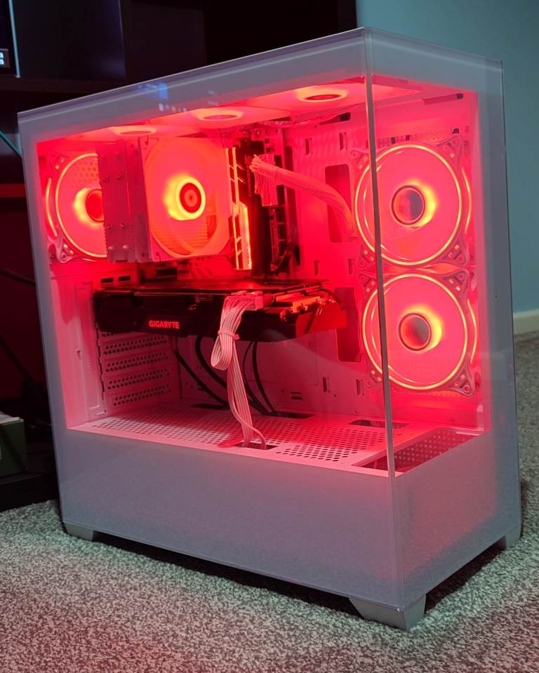 White Custom Gaming PC | RTX 2070 S 8GB | Ryzen 7 2700x | 16GB RAM | 512GB NVME SSD | Win 11 Pro
