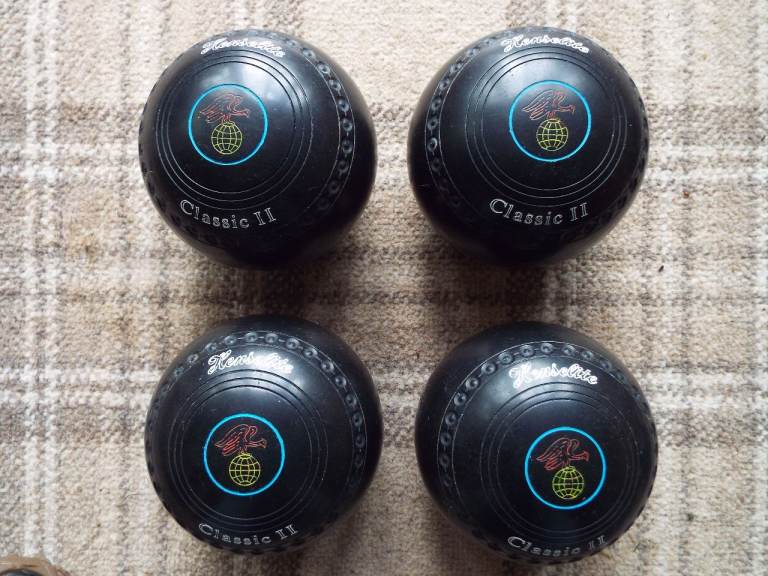 Lawn bowls, Henselite Classic 11, size 4