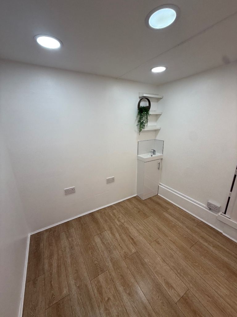 BEAUTY ROOM 