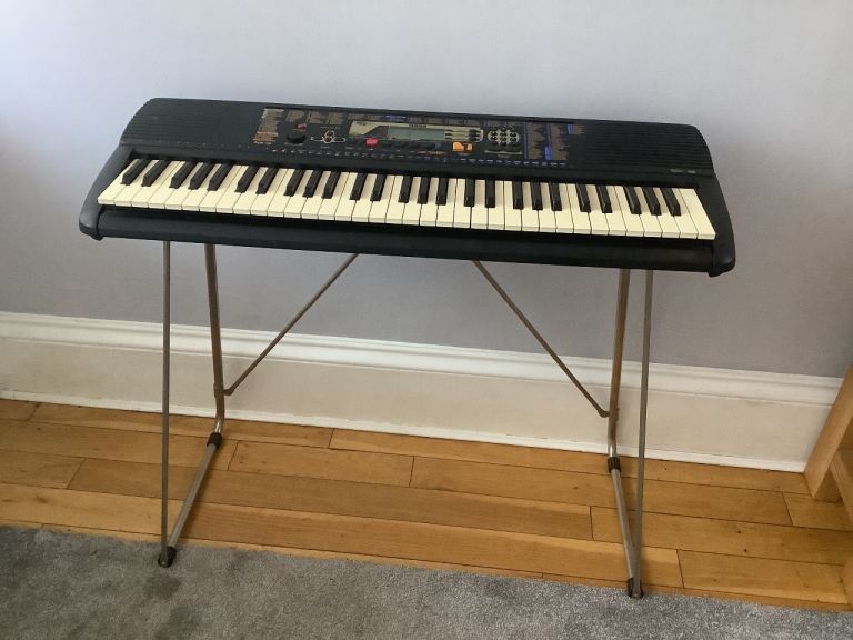 Yamaha PSR - 195 keyboard and stand 