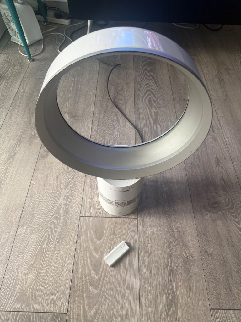 White Dyson cool fan with remote - used 