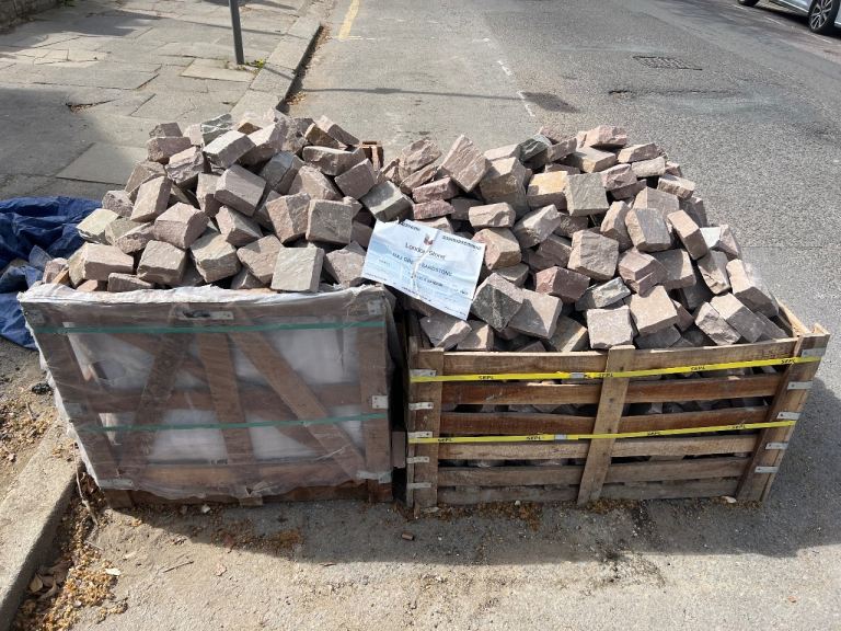 London Stone Raj Green Sandstone Setts – 1 Full Crate – NW10