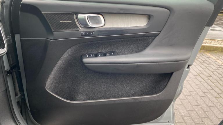 2024 Volvo XC40 2.0 B3P Ultra Dark 5dr Auto ESTATE PETROL Automatic