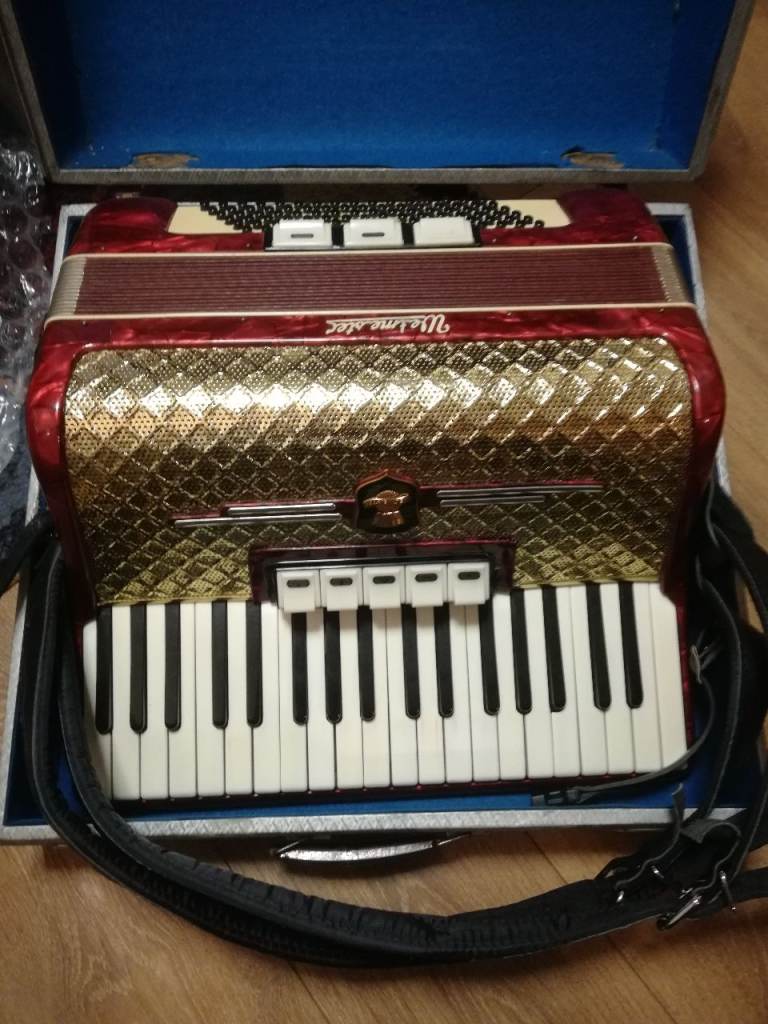 Weltmeister Piano Accordion 96 bass