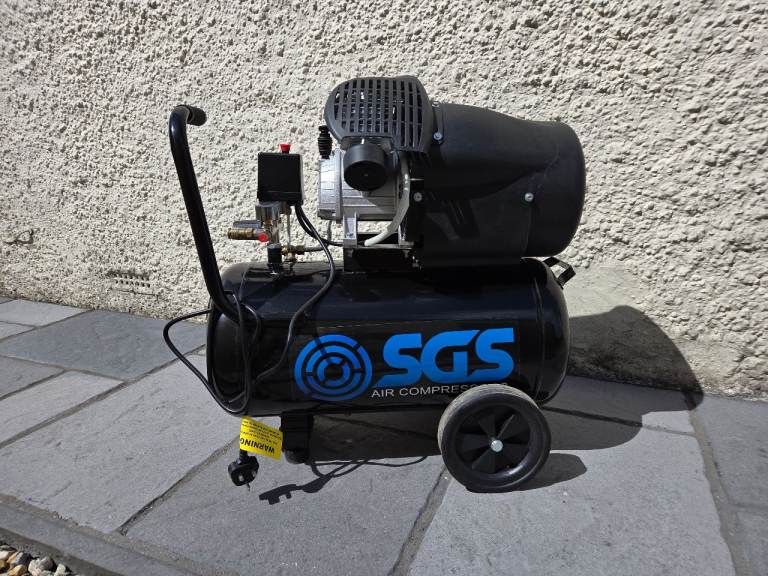 SGS 50 LTR Air Compressor with 2 Hoses and Tyre Inflator. Barely Used, like new