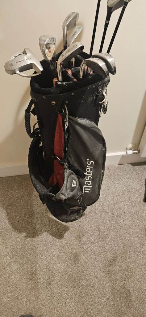 Complete starter golf set with bag – 10 clubs – ready to play. 