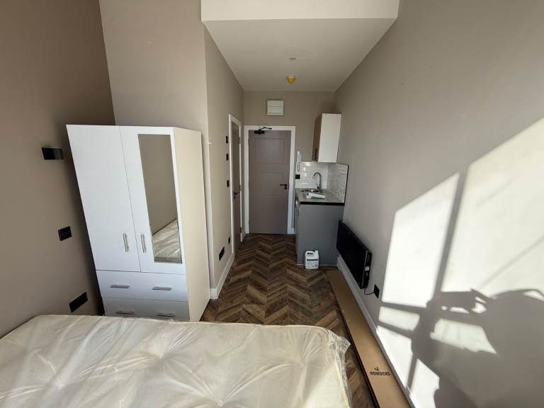 BENEFITS ACCEPTED - Studio Flat Available in Hammersmith & Fulham W12