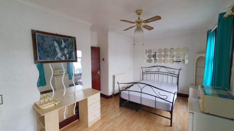 Large Room for Rent