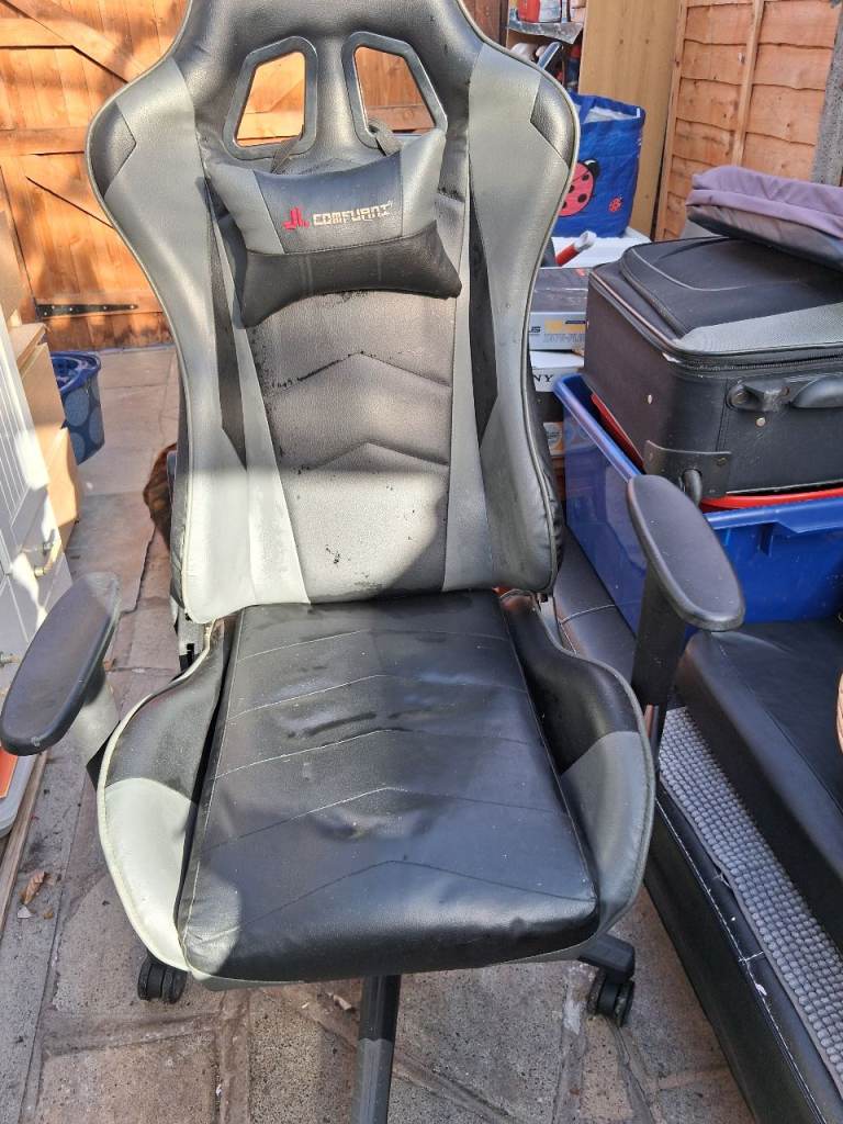 Gaming chair pre owned