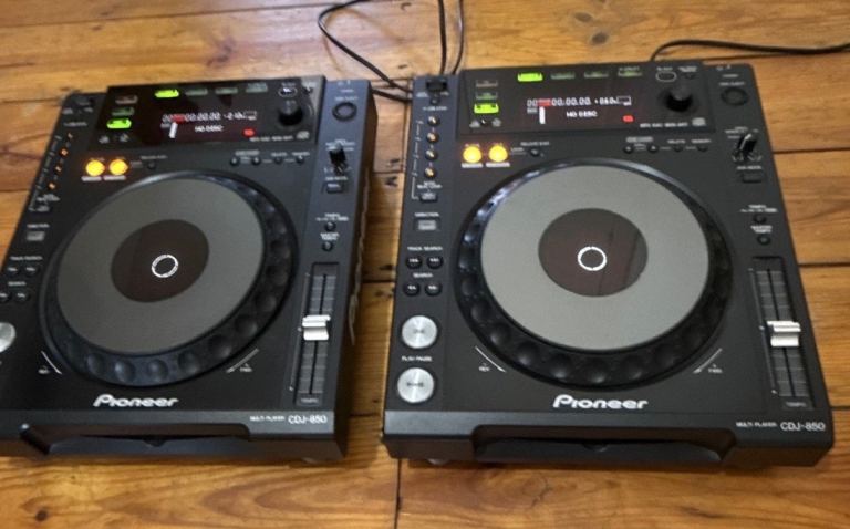 Pioneer CDJs 850 pair