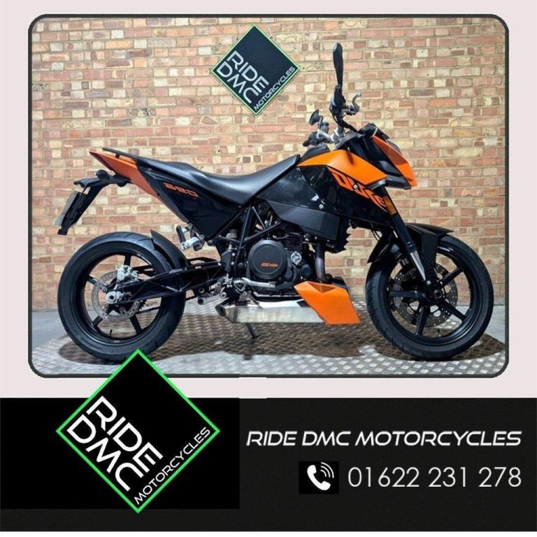 KTM 690 DUKE ONLY 1724 MILES. SERVICE INCLUDED IN THE ASKING PRICE.