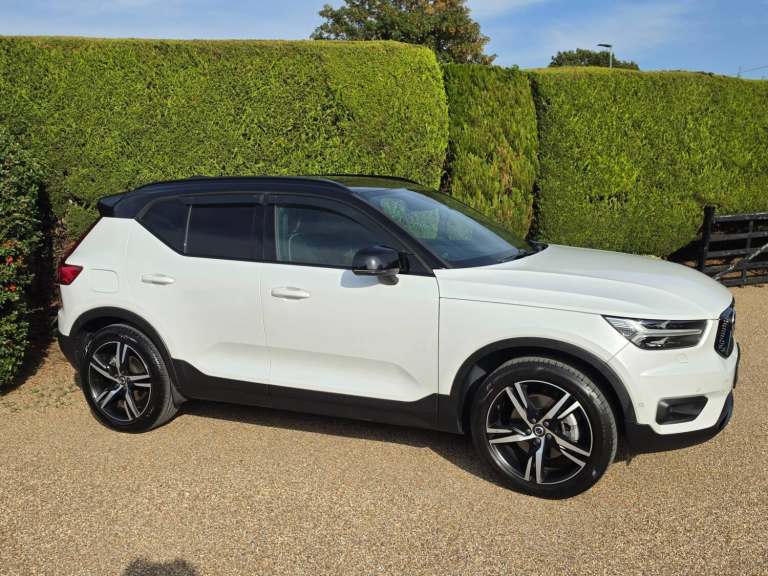 VOLVO XC40 2.0 T4 R DESIGN PRO - AUTOMATIC - 5DR -2019 - WHITE