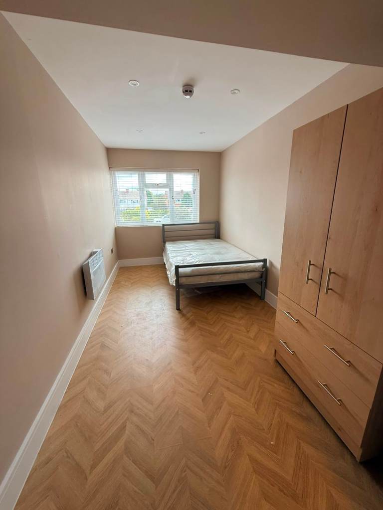 Furnished Studio in Surrey - NO DEPOSIT REQUIRED