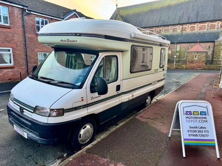 Auto-Sleeper Executive, 2000 manual, 2 Berth One-Piece monocoque fibreglass body
