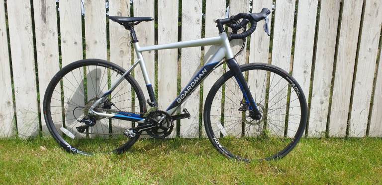BOARDMAN ADV 8.8 gravel bike– Blue and White, Good Condition