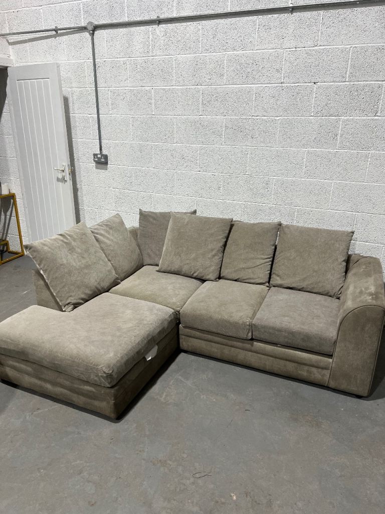Sofa - great condition- 4 seater 190£