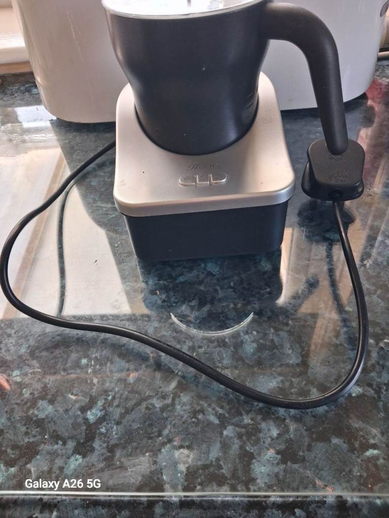 Milk Frother with Docking Station – Black, Good Condition