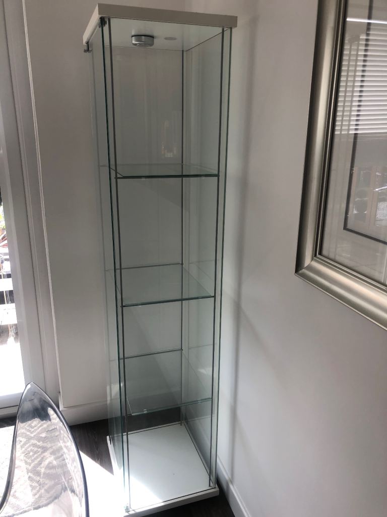 Glass display cabinet 