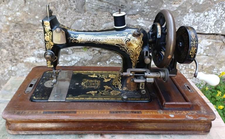 Beautiful Frister & Rossmann Antique Sewing Machine Hand Crank Vibrating Shuttle Vintage