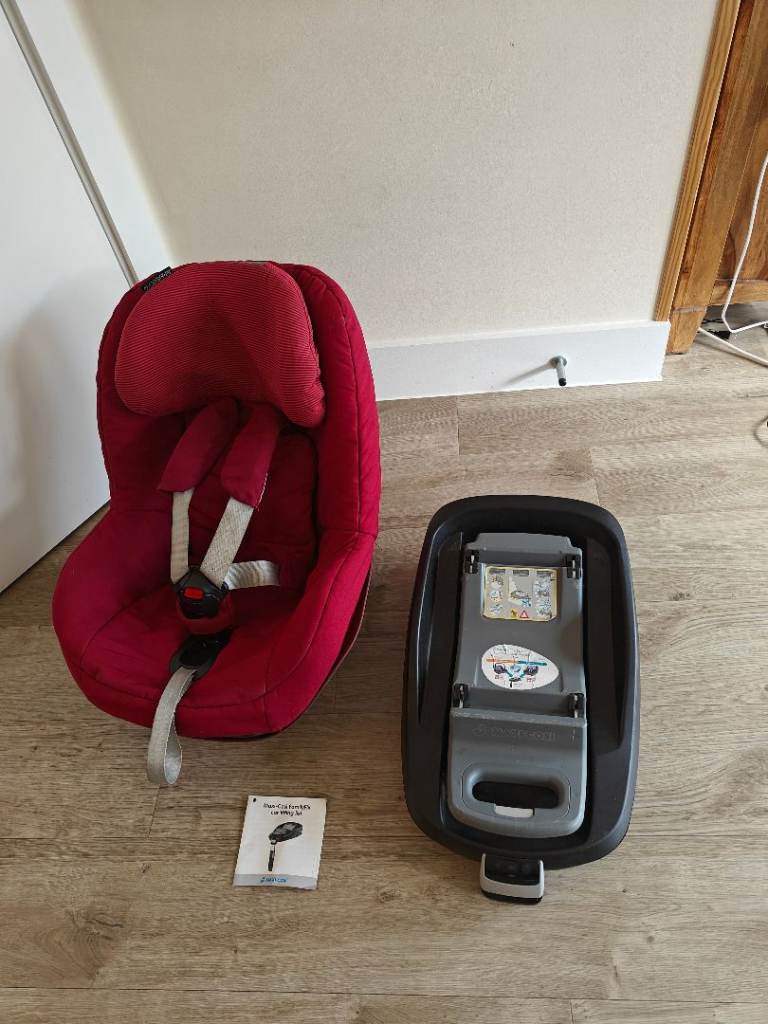 Maxi-Cosi FamilyFix ISOFIX Base + Maxi-Cosi Pearl Group 1 Car Seat (Nomad Red)