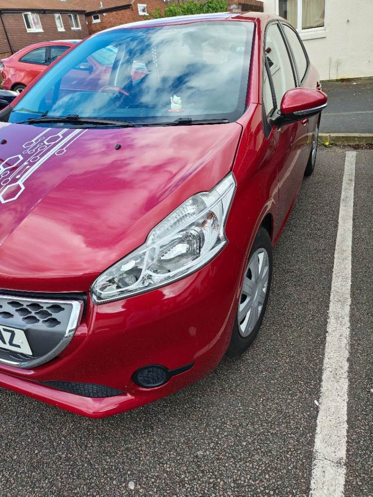 Peugeot 208 1.6l automatic 2012 for sale URGENT.