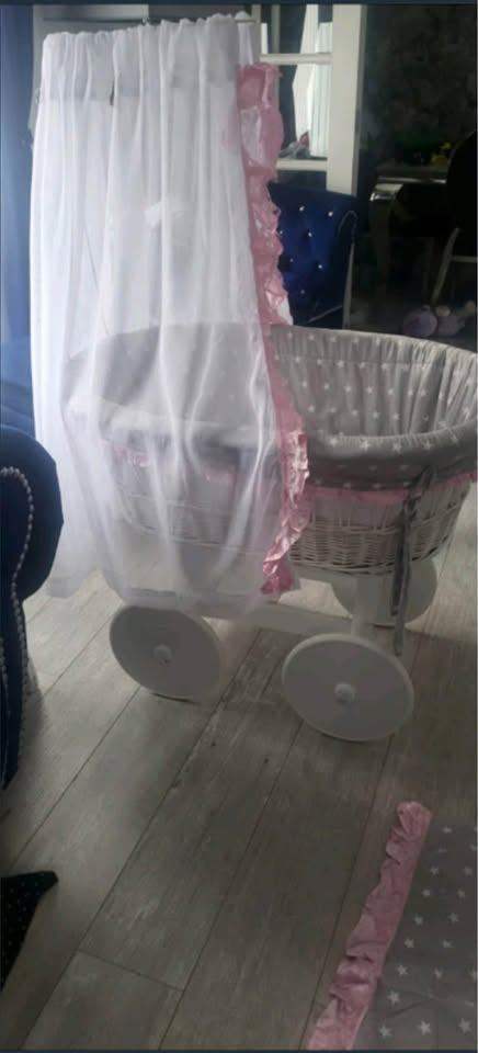 Large Moses Basket with Wheels