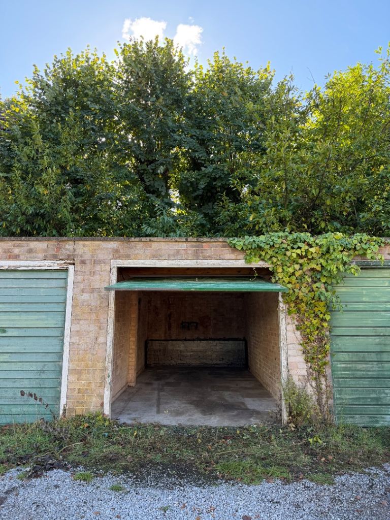 Free Hold Single Lock Up Garage 