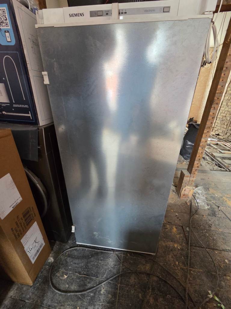 Built in Siemens Fridge Fully Working  Kitchen refurbishment sale