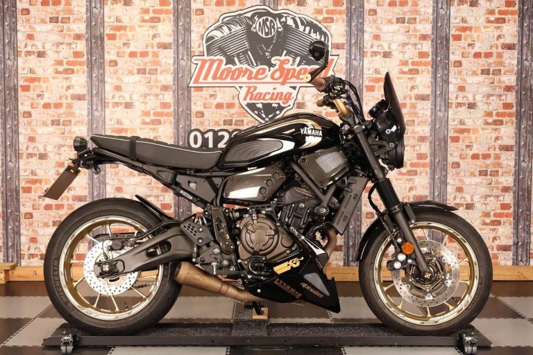 2022 YAMAHA XSR 700 - ONLY 2,972 MILES - KELPI FULL EXHAUST - LOADED WITH EXTRAS