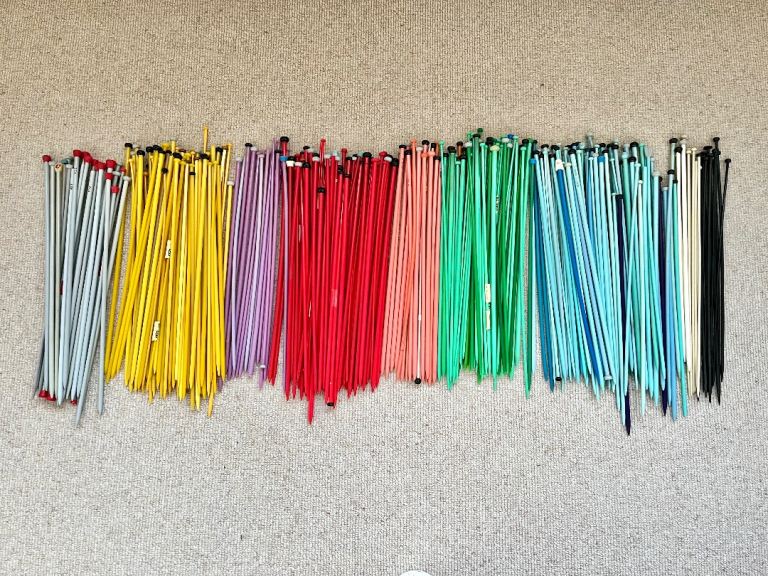 Bulk Job Lot Vintage Plastic Colourful Knitting Needles 327 needles coloured 4kg