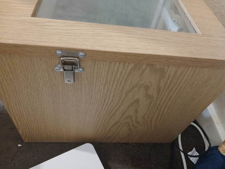 Reptile enclosure 